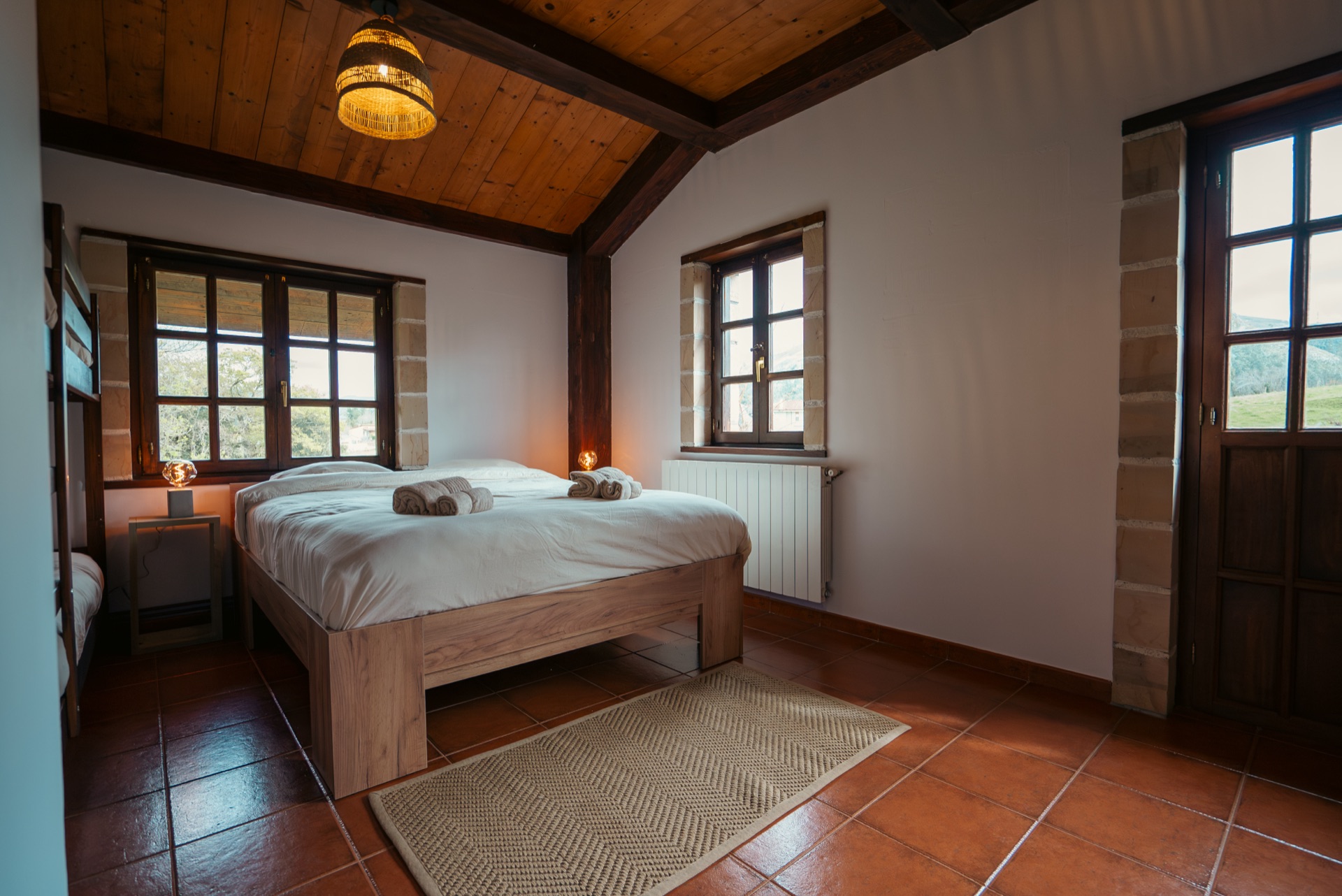 Las Tetas Room — dubbel bed met bergzicht